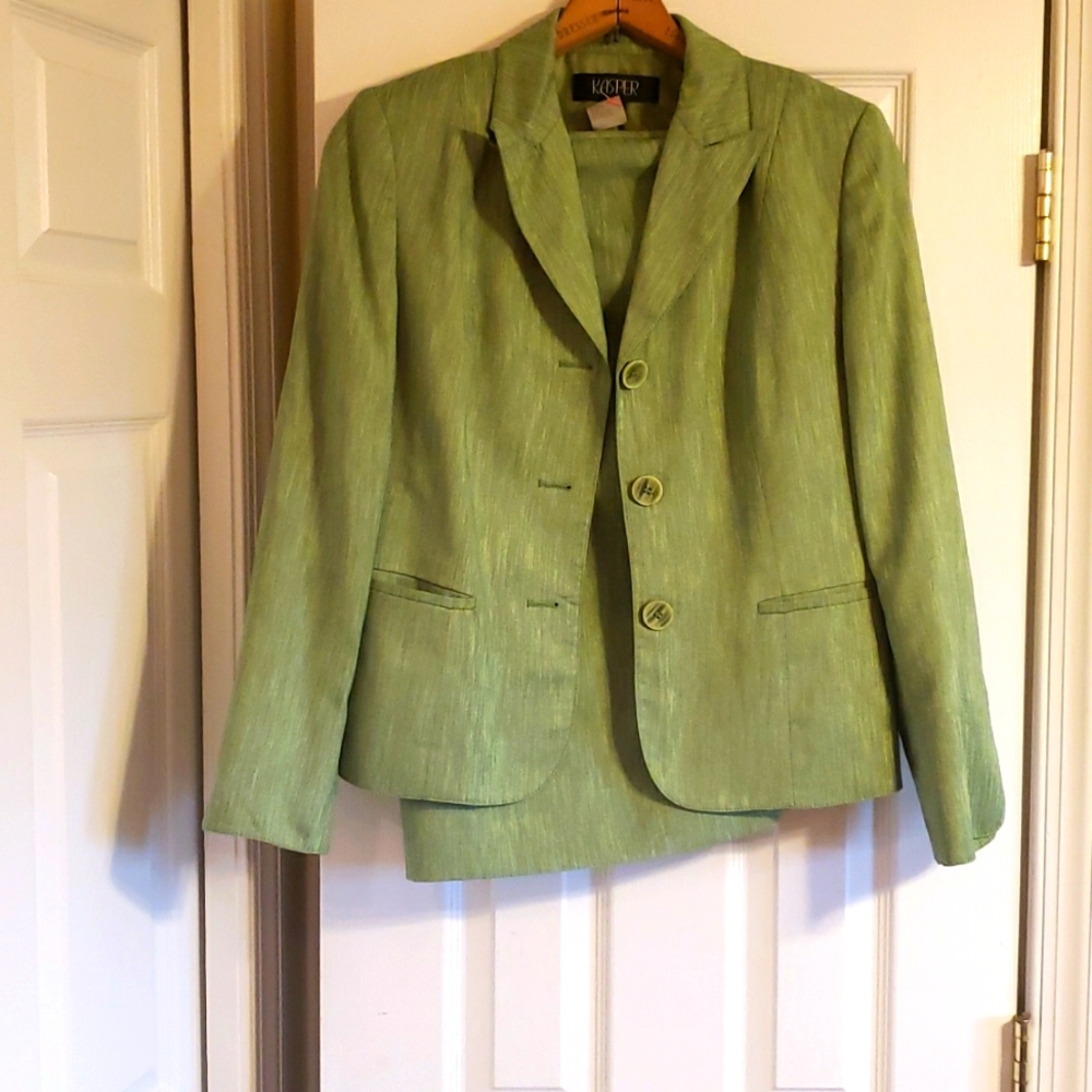 Kasper Vinatge Green 2  piece skirt suit Womans  size 10